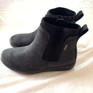 NWOT Ecco  Waterproof Chelsea Boots Soft 7 tread Zip SZ 6.5